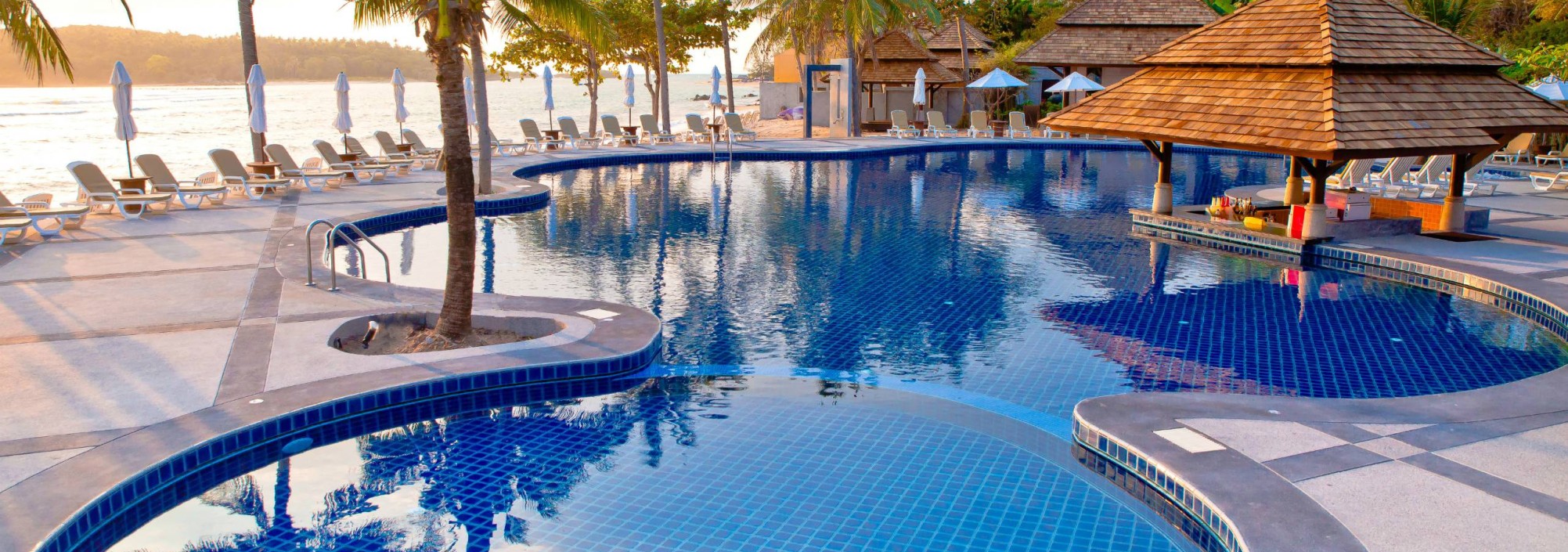 nora-beach-resort-koh-samui-zwembad-poolbar-thailandtravel