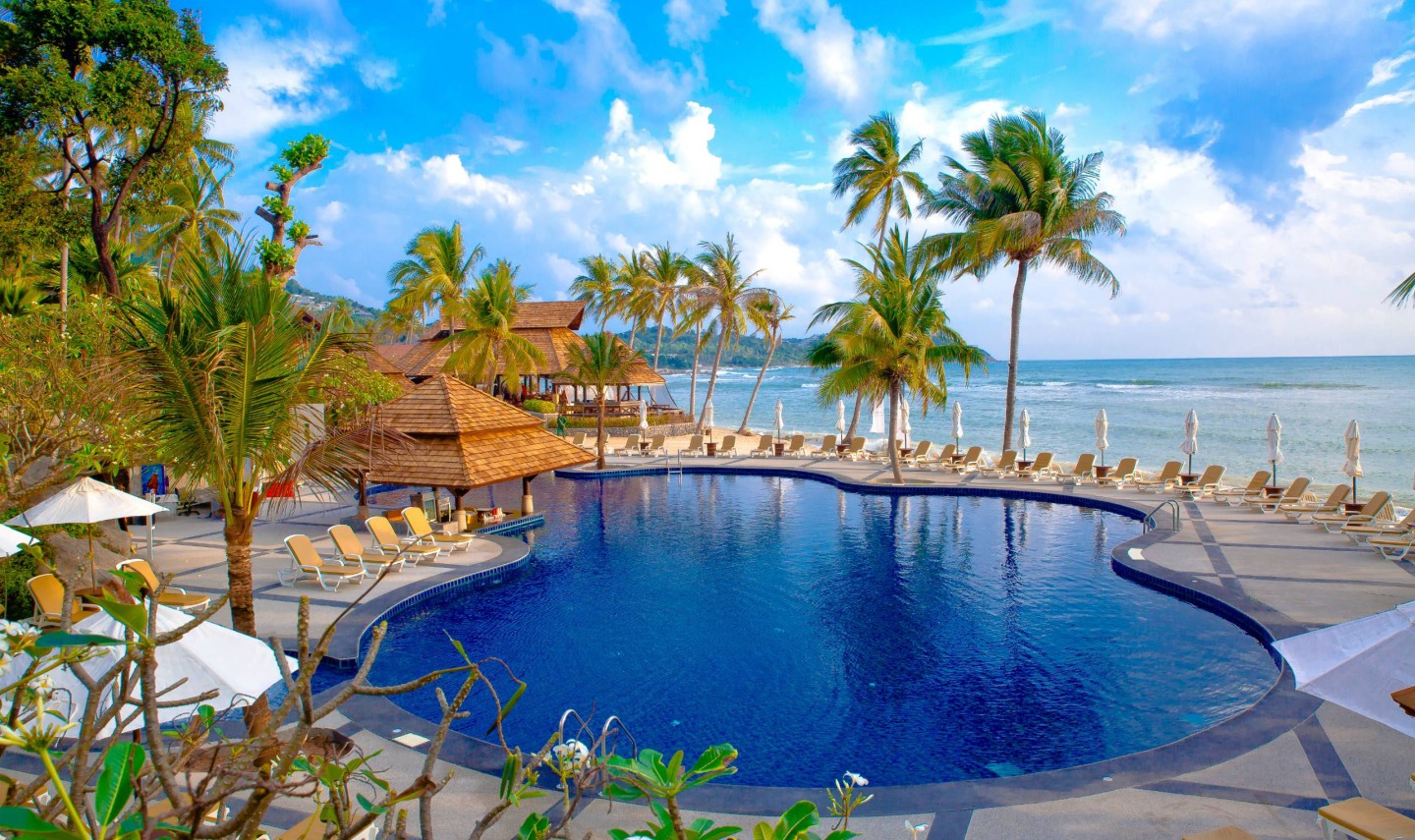 nora-beach-resort-koh-samui-zwembad-zee-thailandtravel