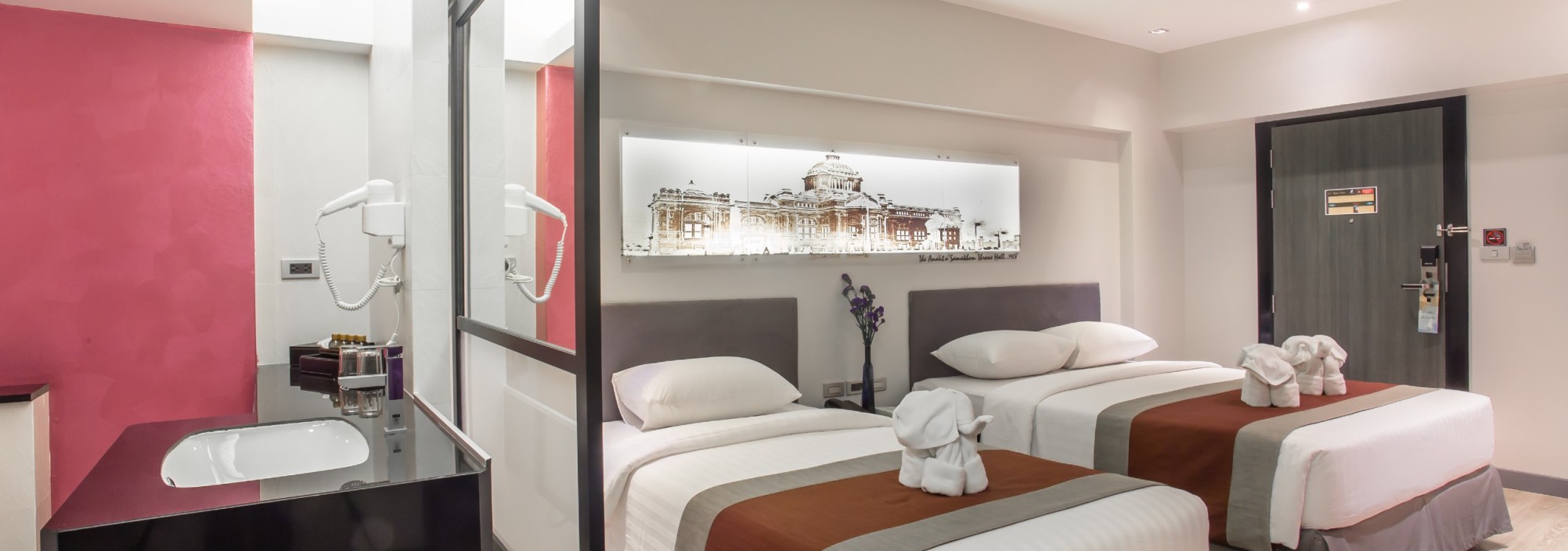 nouvo-city-hotel-bangkok-deluxe-canal-room-wastafel-thailandtravel