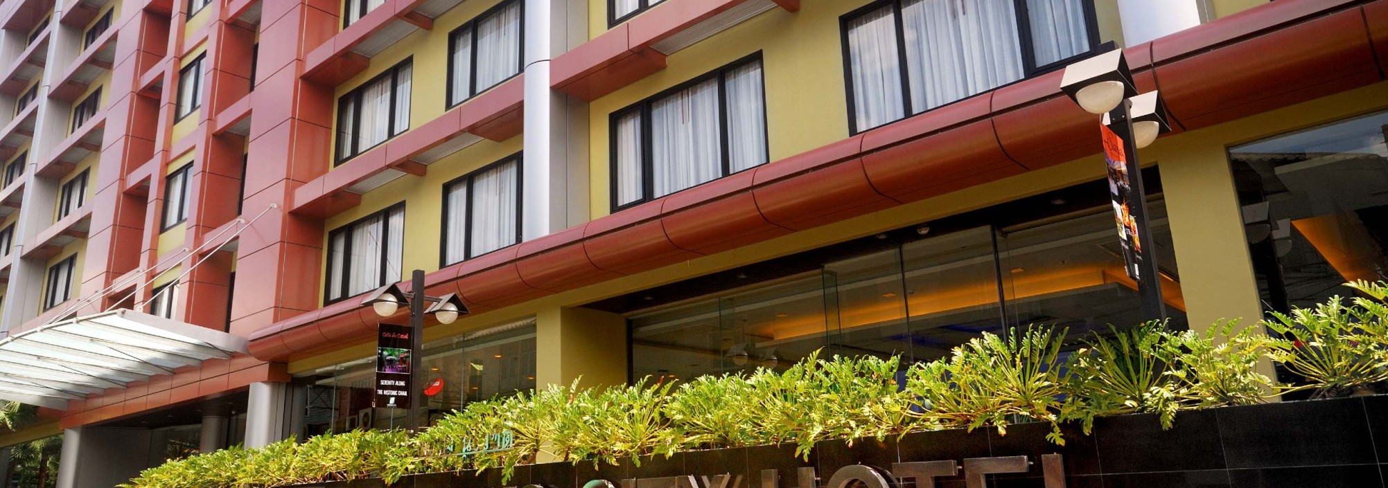 nouvo-city-hotel-bangkok-entree-voorkant-thailandtravel