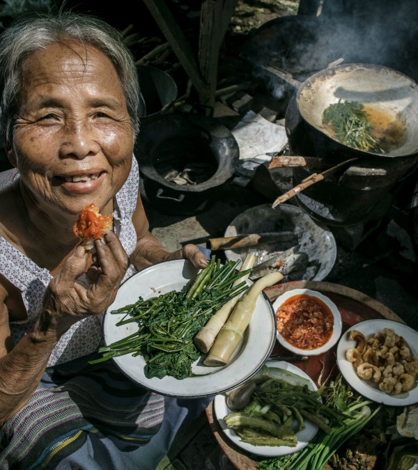 old-lady-eating-thailandtravel