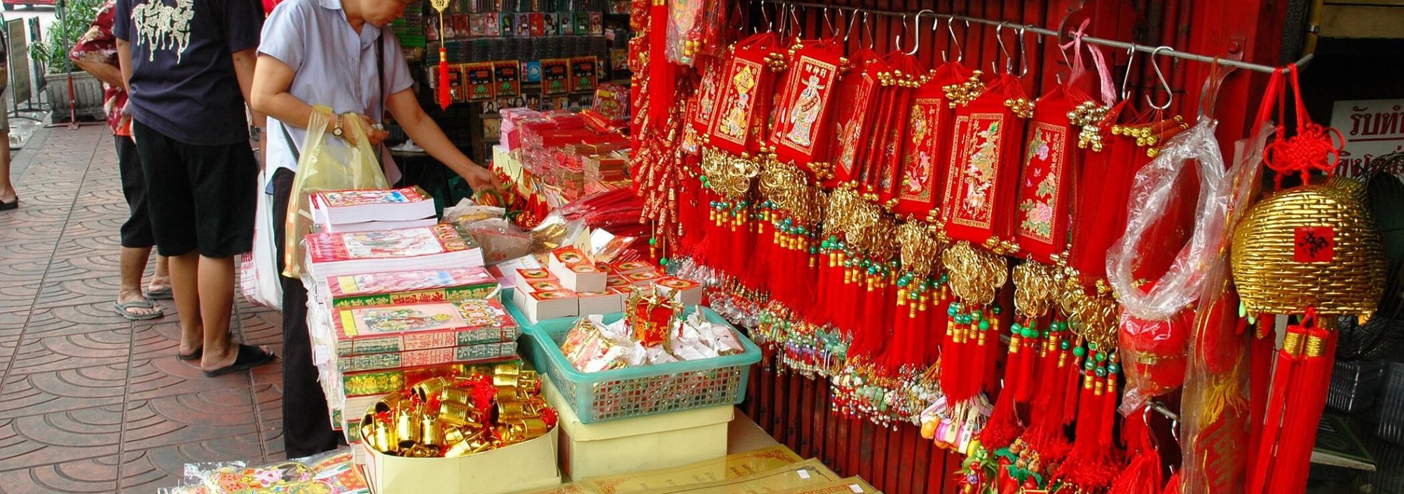 ornamenten-voor-chinees-lunar-new-year-chinatown-bangkok-thailandtravel