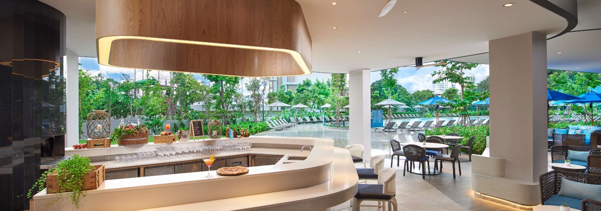 ozo-north-pattaya-pool-bar-thailandtravel