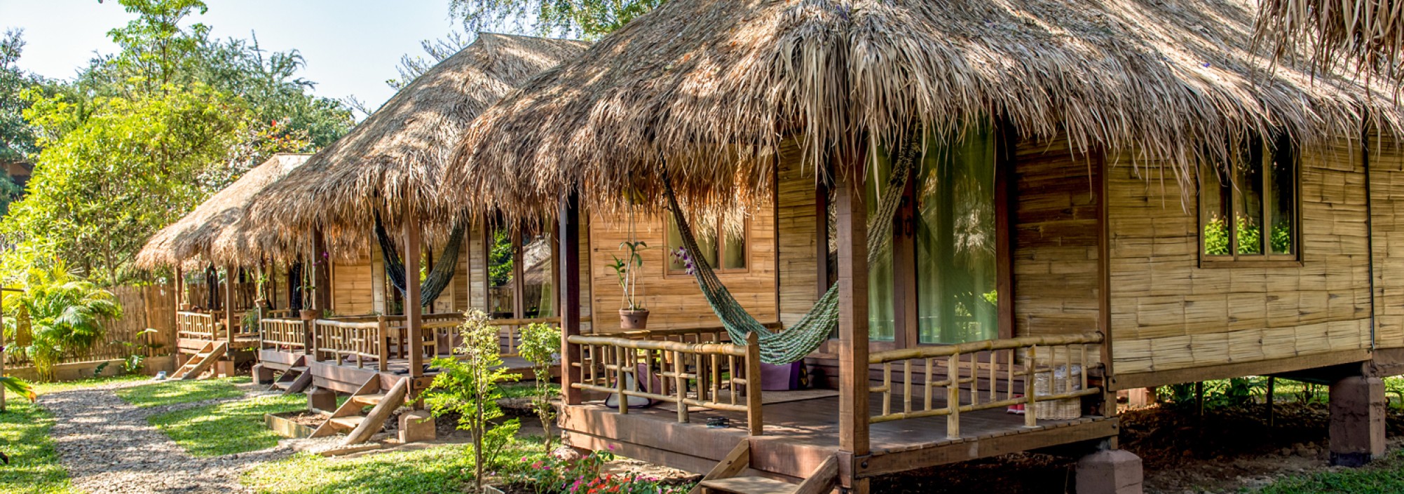 pai-village-boutique-resort-deluxe-garden-bungalows-tuin-thailandtravel