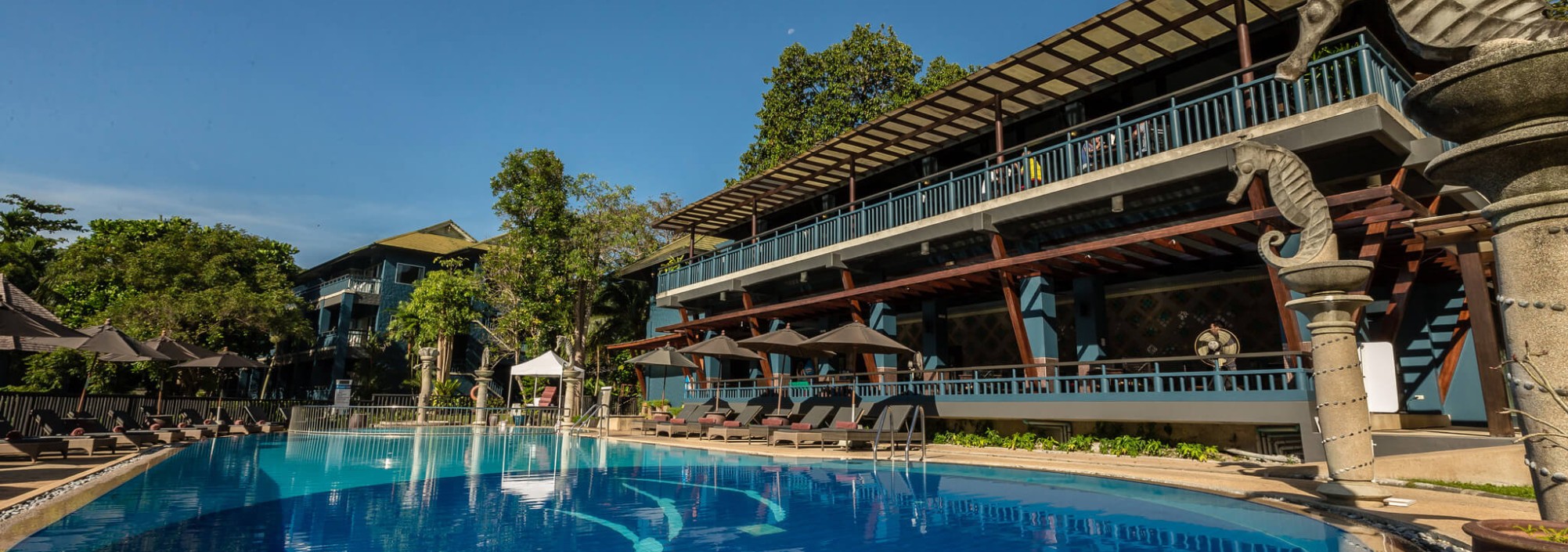 peace-laguna-krabi-lagoonpool-restaurant-uitzicht-thailandtravel