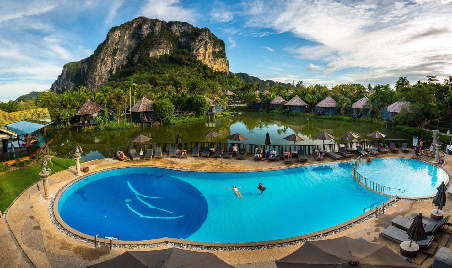 peace-laguna-krabi-lagoonpool-uitzicht-thailandtravel