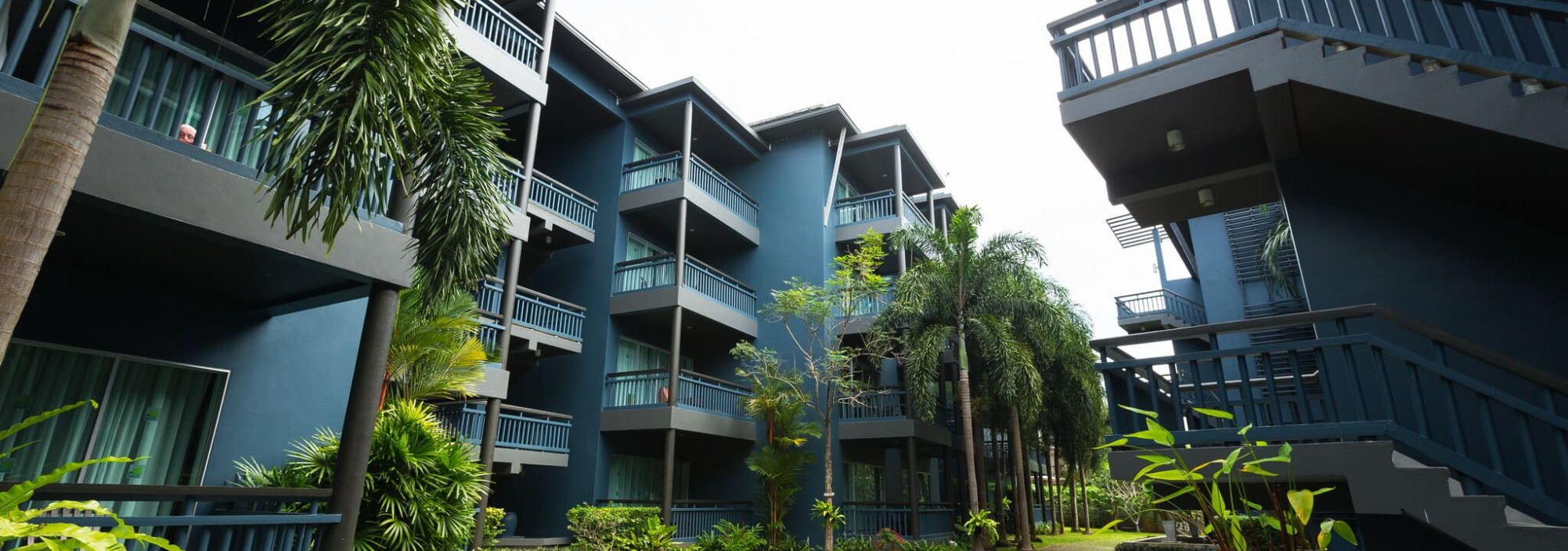 peace-laguna-krabi-superior-room-building-garden-thailandtavel