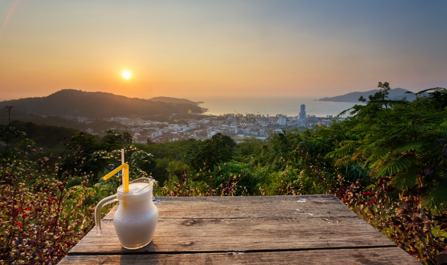 phuket-thailand-wassa-bar-patong-thailandtravel