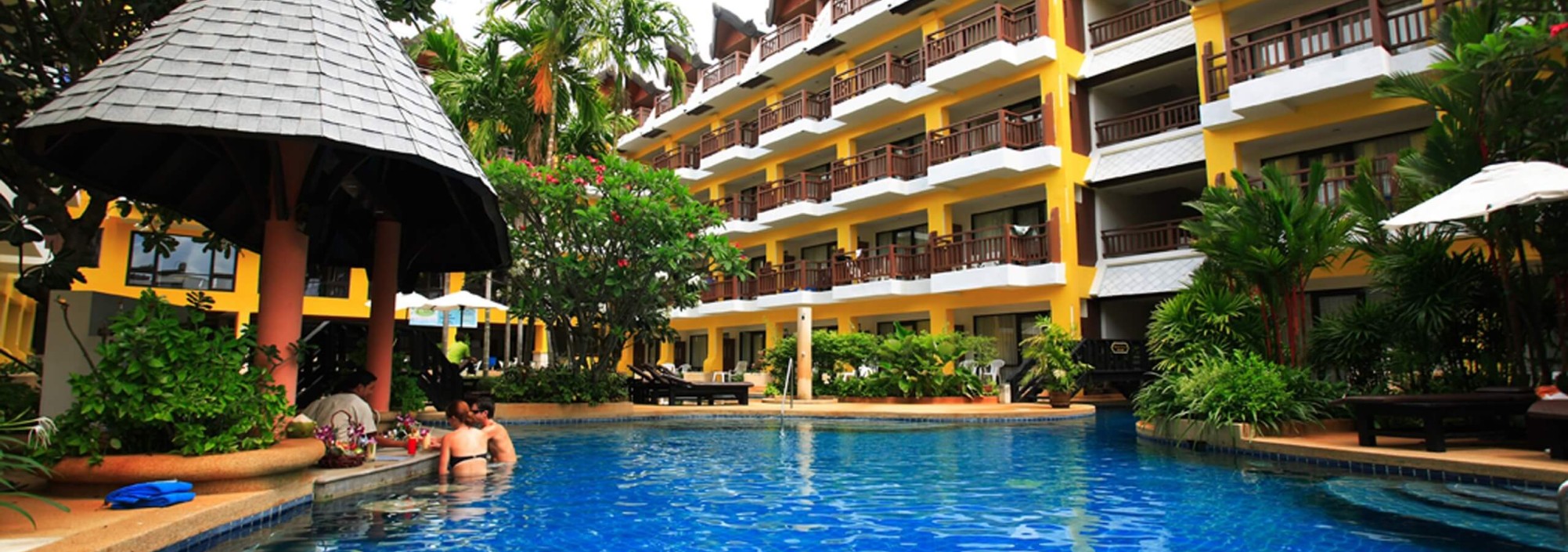 pool-bar-woraburi-resort-phuket-thailandtravel
