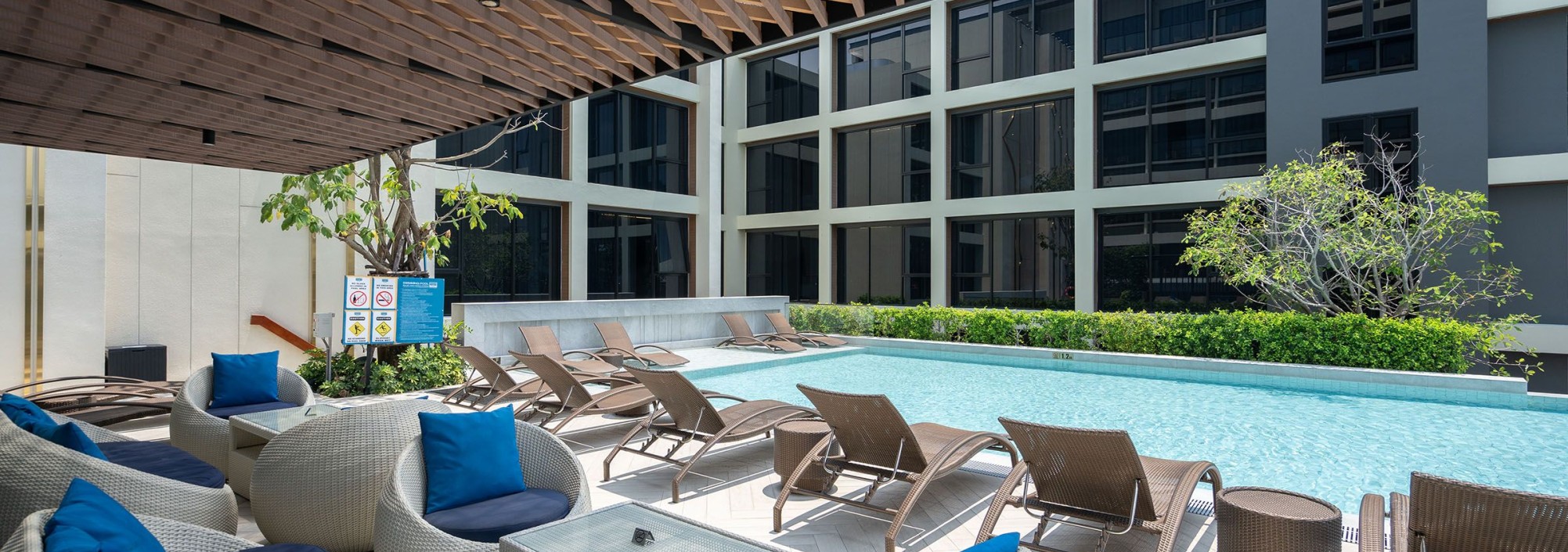 pool-centara-life-bangkok-phra-nakhon