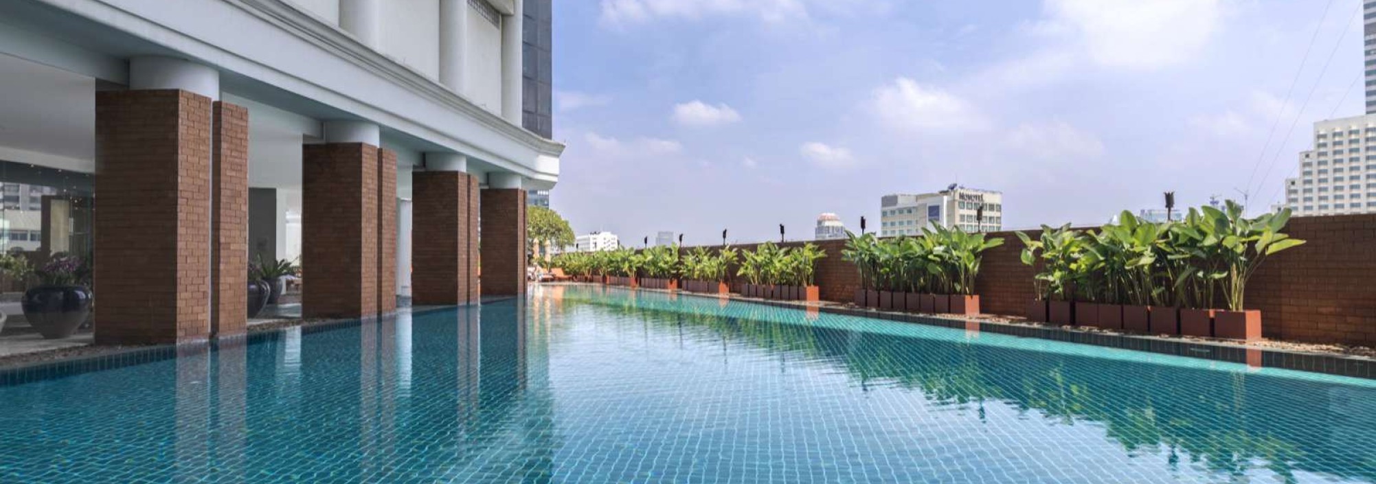 pool-lebua-at-state-tower-bangkok-thailandtravel