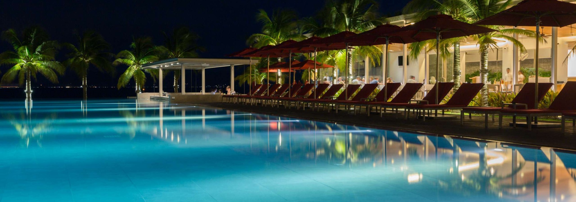 pool-night-the-coast-samui-thailandtravel