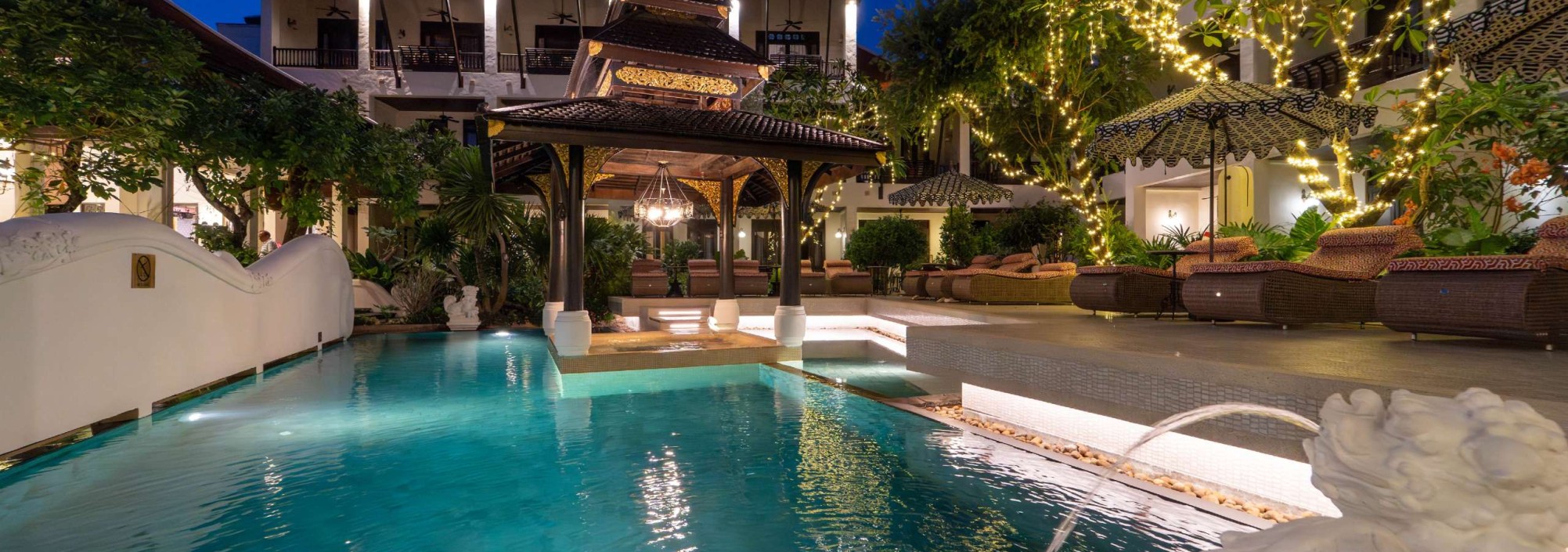 pool-night-time-puripunn-chiang-mai-thailandtravel