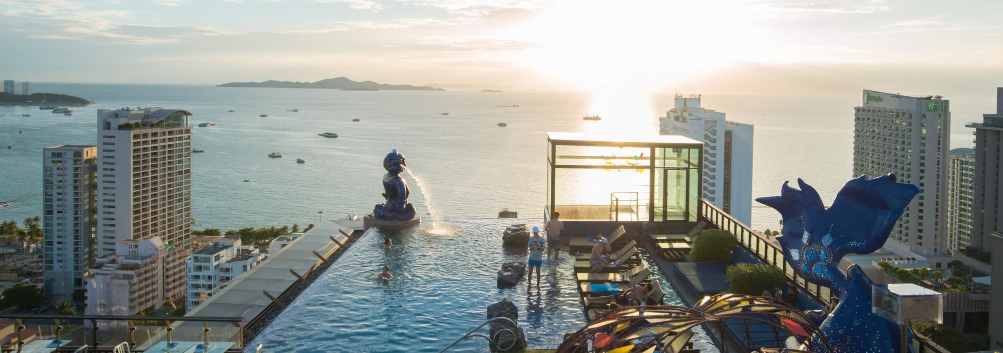 pool-uitzicht-sky-bar-siam-siam-hotel-pattaya-thailandtravel