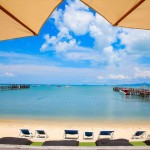 punnpreeda-beach-resort-kohsamui-strand-ligstoelen-thailandtravel