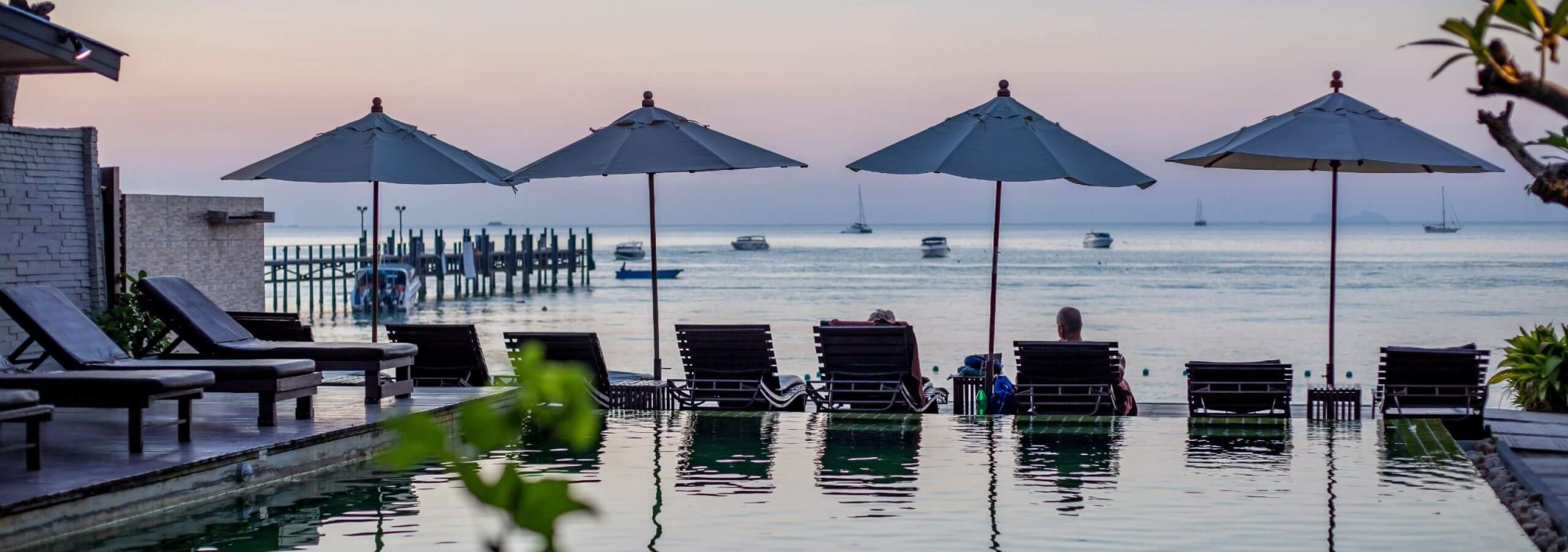 punnpreeda-beach-resort-kohsamui-zwembad-schemering-thailandtravel