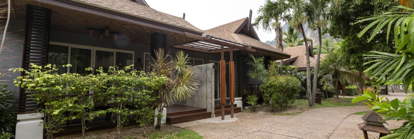 railay-bay-resort-deluxe-cottage-tuin-garden-thailandtravel-1