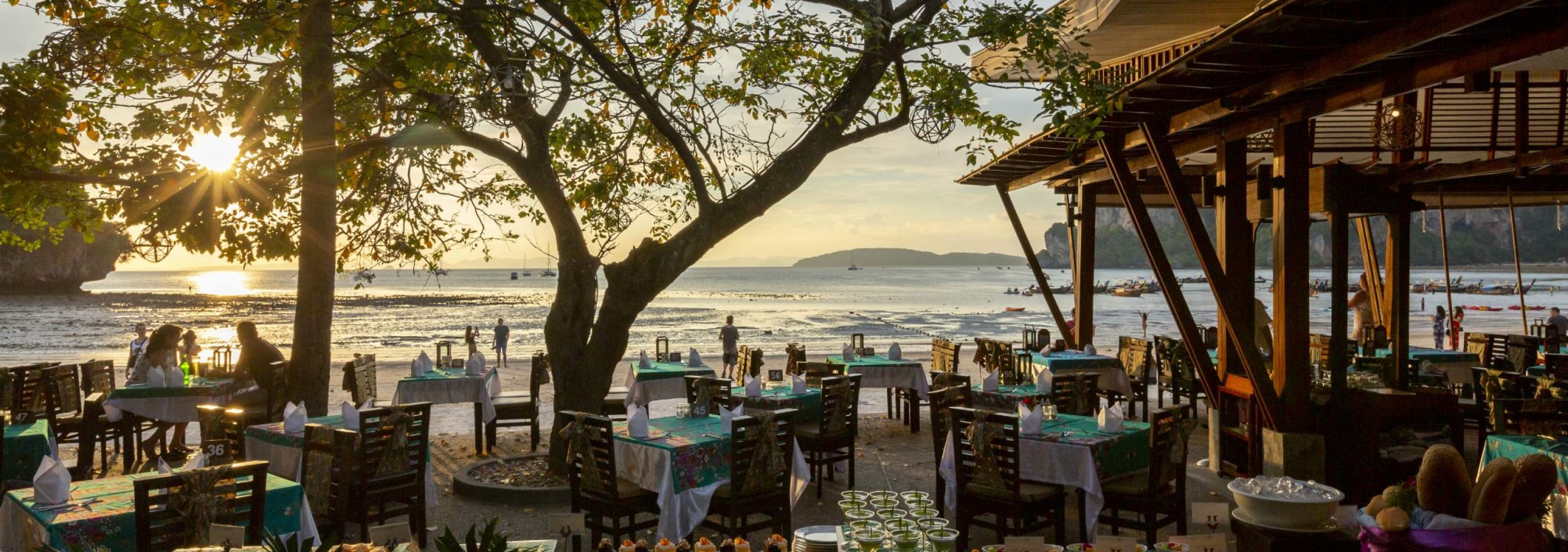 railay-bay-resort-diner-restaurant-schemering-thailandtravel-1