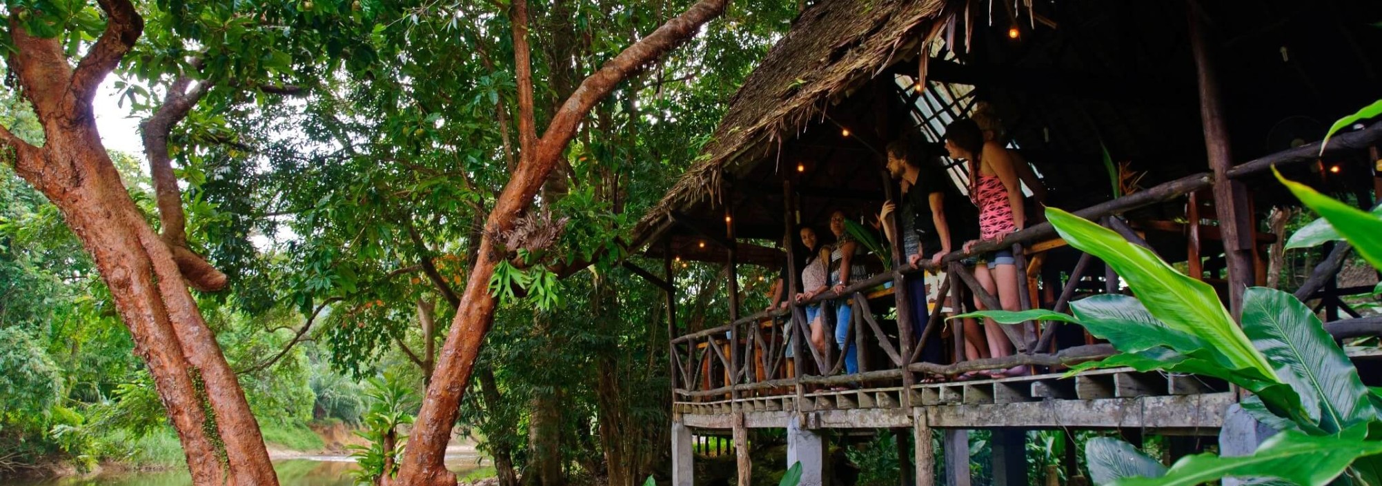 Restaurant buitenkant Khao Sok Riverside Cottages