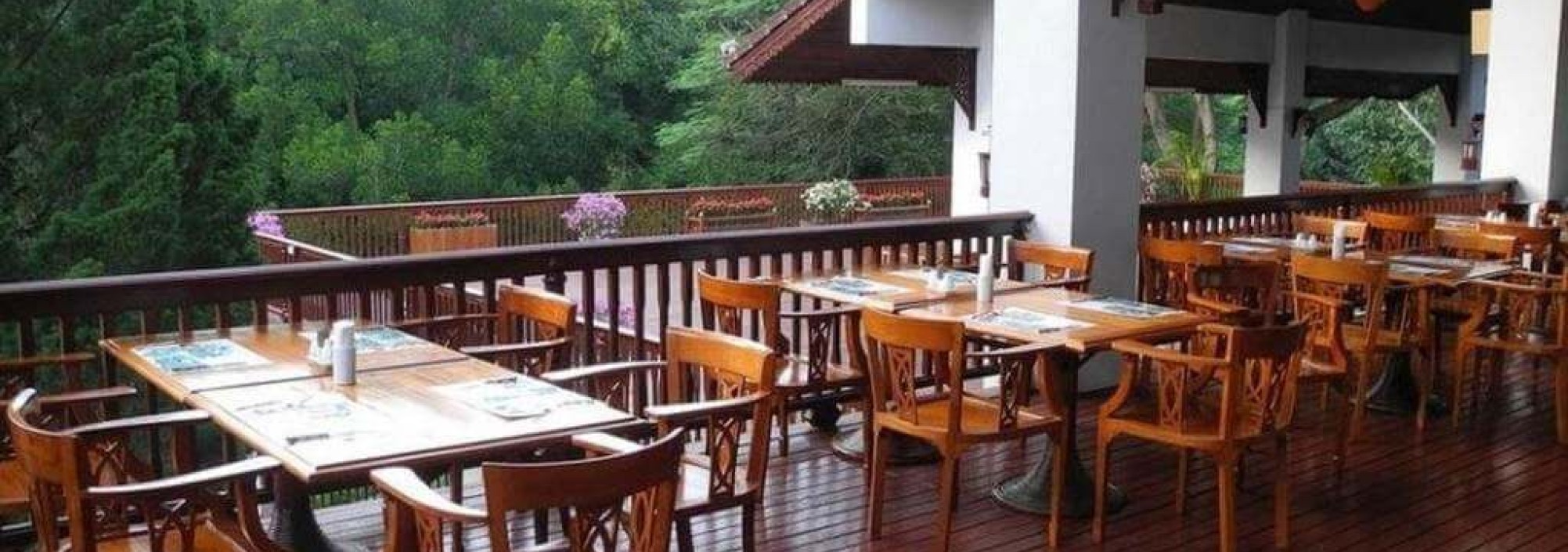 restaurant-imperial-mae-hong-son-thailand-travel