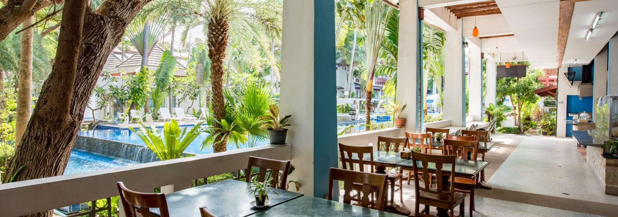 restaurant-pool-montra-resort-thailandtravel
