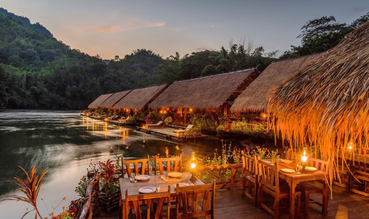 river-kwai-jungle-rafts-avond-kanchanaburi-thailandtravel