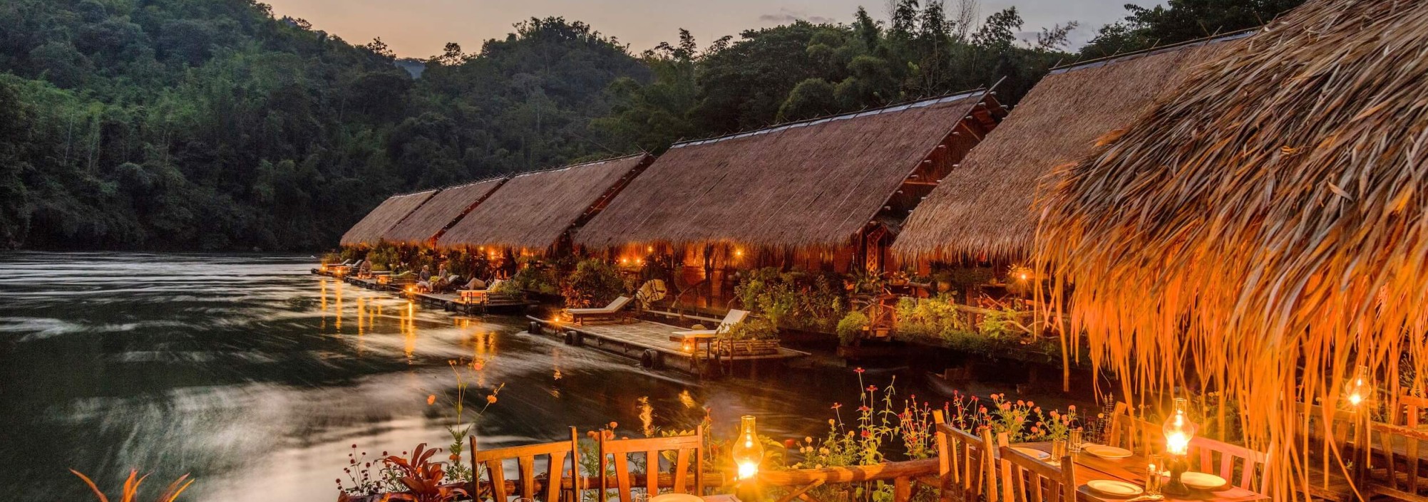 river-kwai-jungle-rafts-avond-kanchanaburi-thailandtravel