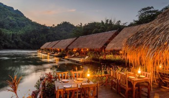 river-kwai-jungle-rafts-avond-kanchanaburi-thailandtravel