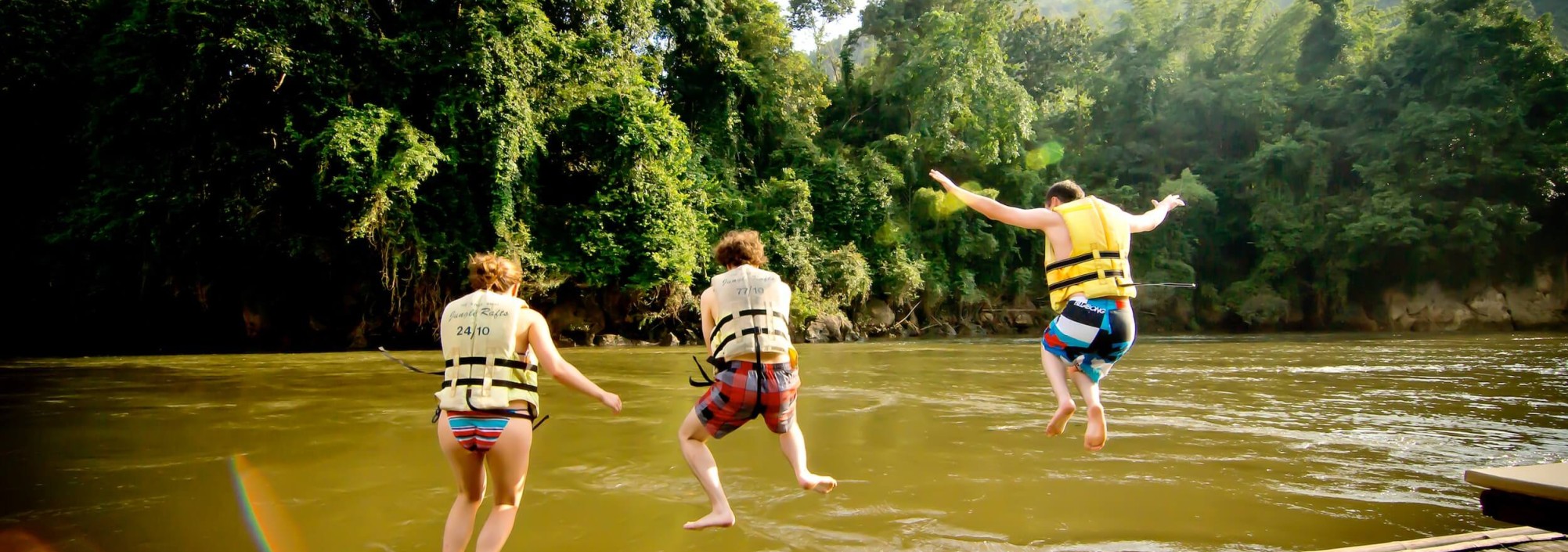 river-kwai-jungle-rafts-kanchanaburi-rivier-zwemmen-thailandtravel