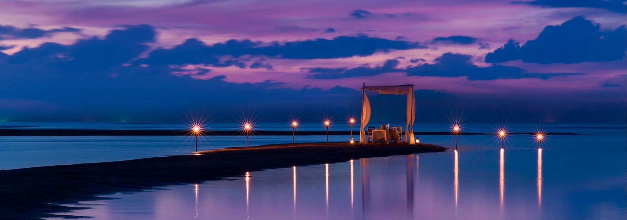 romantic-dinner-the-sarojin-khao-lak