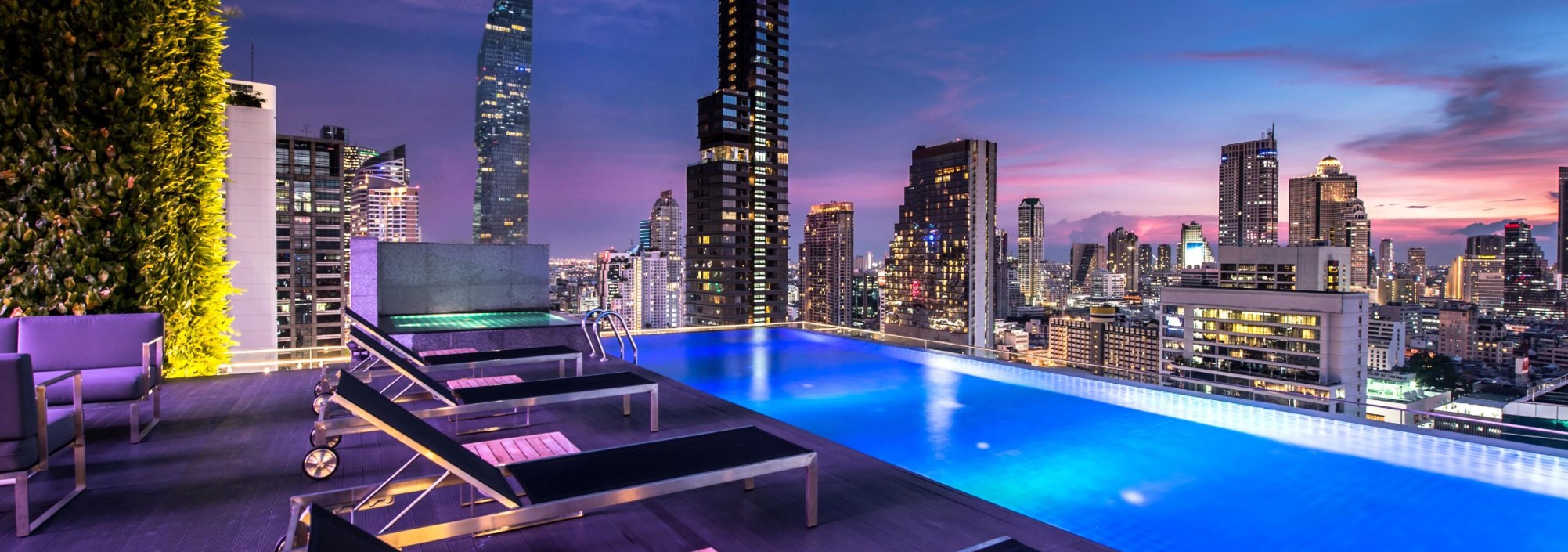 rooftop-infinity-pool-amara-hotel-bangkok-thailandtravel