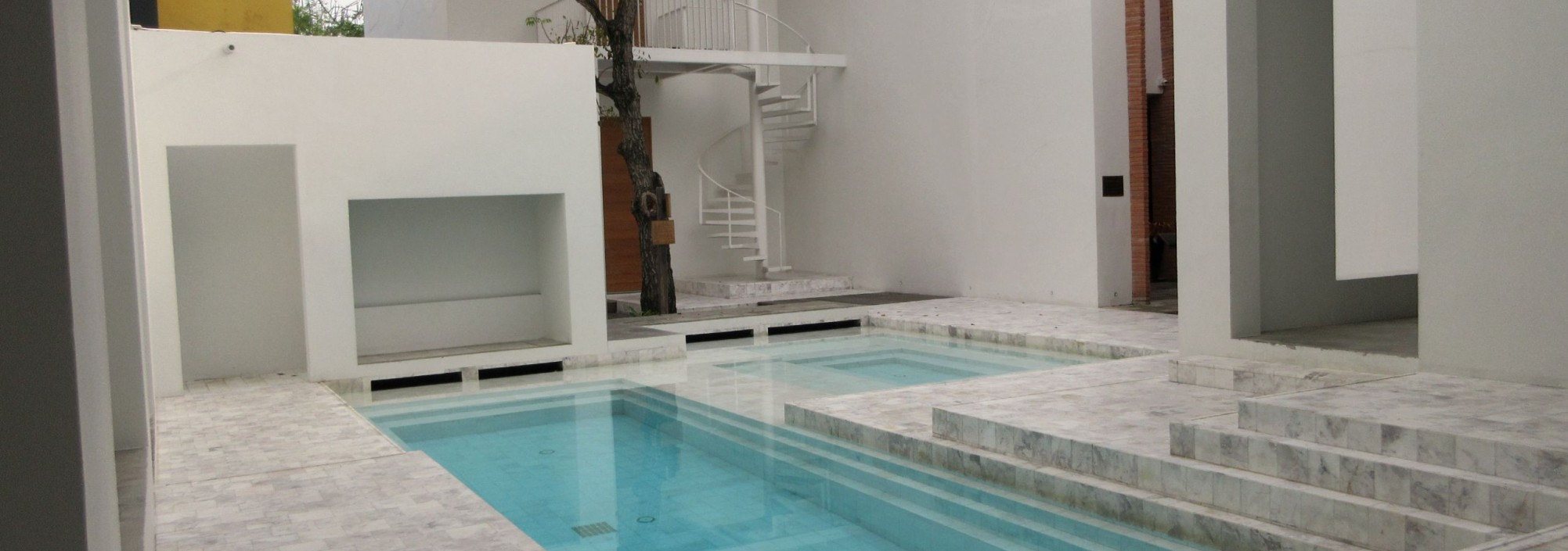 sala-ayutthaya-hotel-zwembad-court-thailandtravel