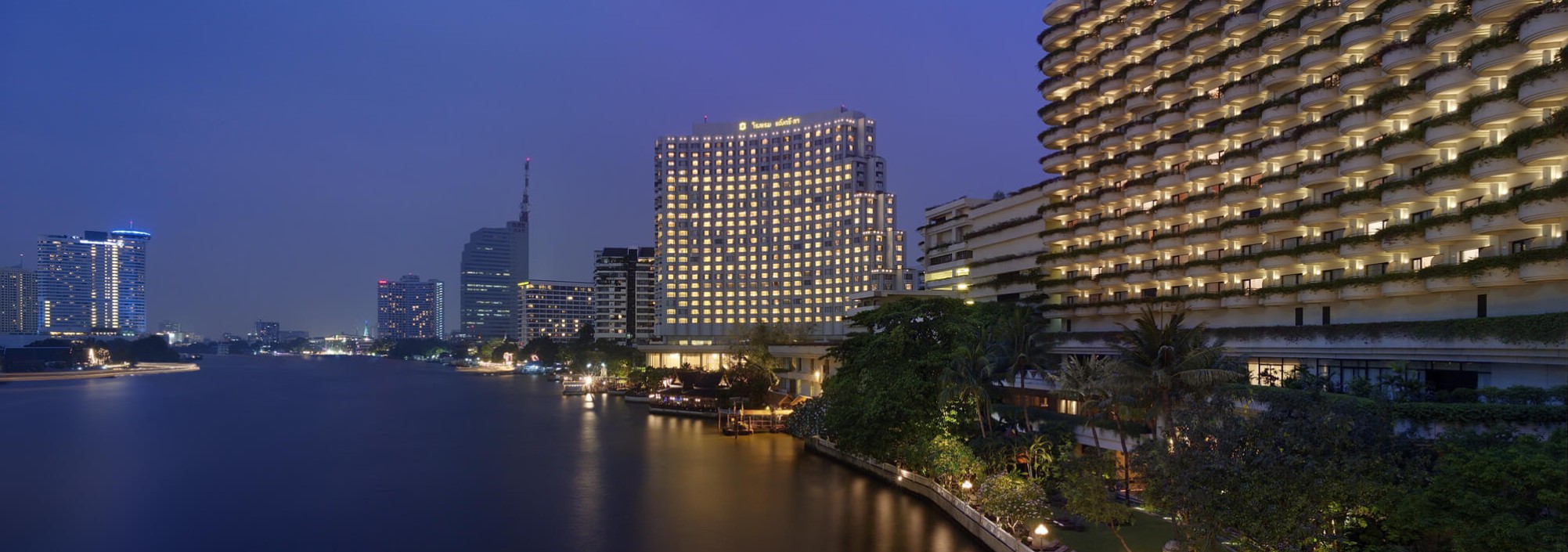 shangri-la-bangkok-exterior-by-night-thailandtravel
