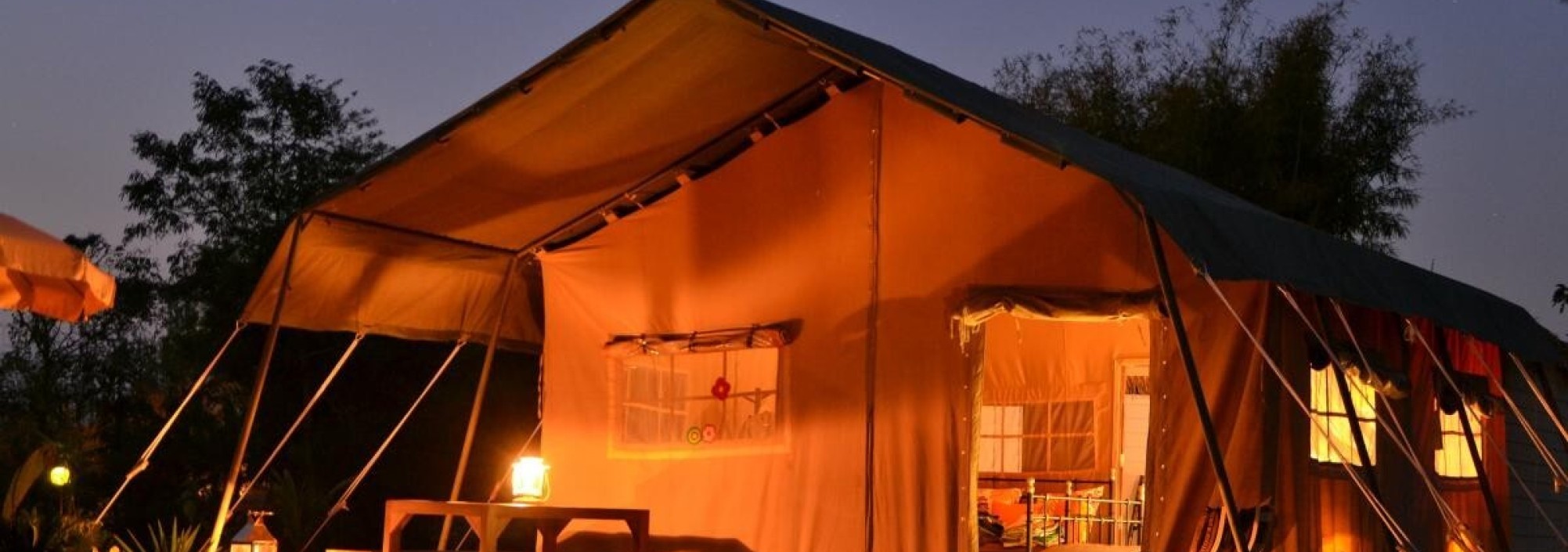 sirila-farm-tent-avond-thailand-travel