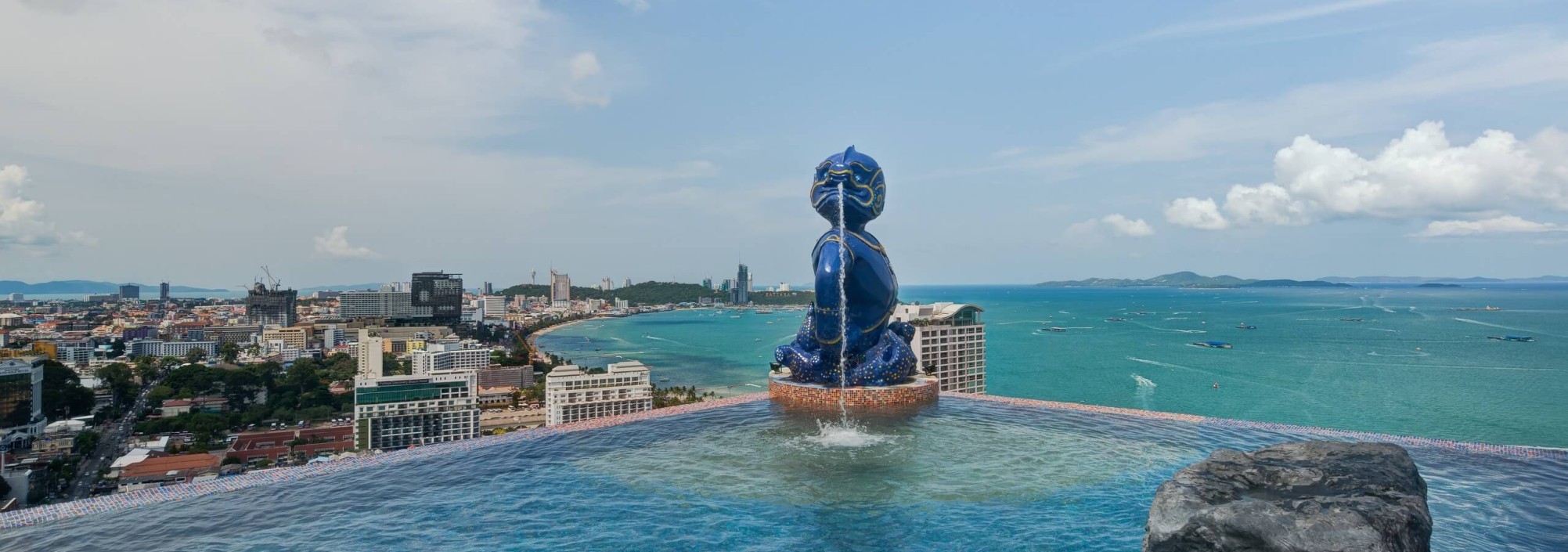 sky-bar-pool-siam-siam-pattaya-thailandtravel