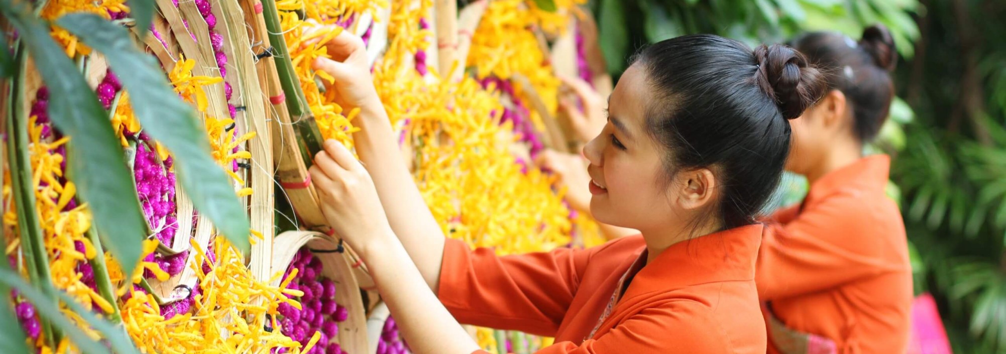 songkran-festival-tamarind-village-chiang-mai-thailandtravel