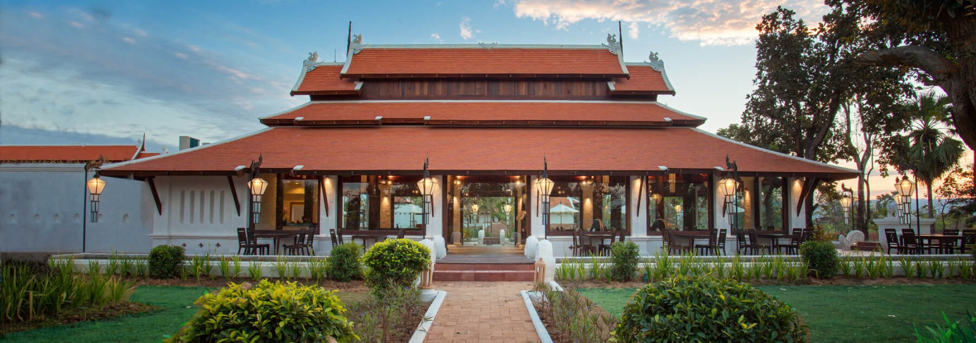 sriwilai-sukhothai-rimna-restaurant-ingang-thailandtravel