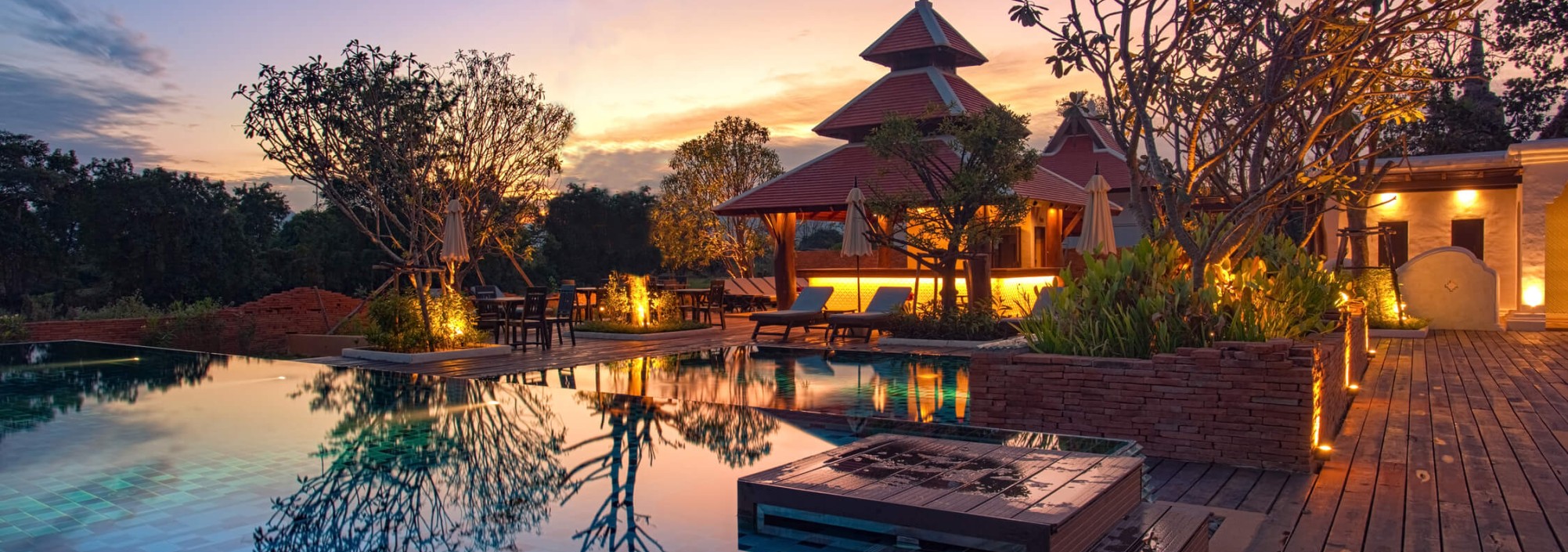sriwilai-sukhothai-zwembad-ligbedden-thailandtravel