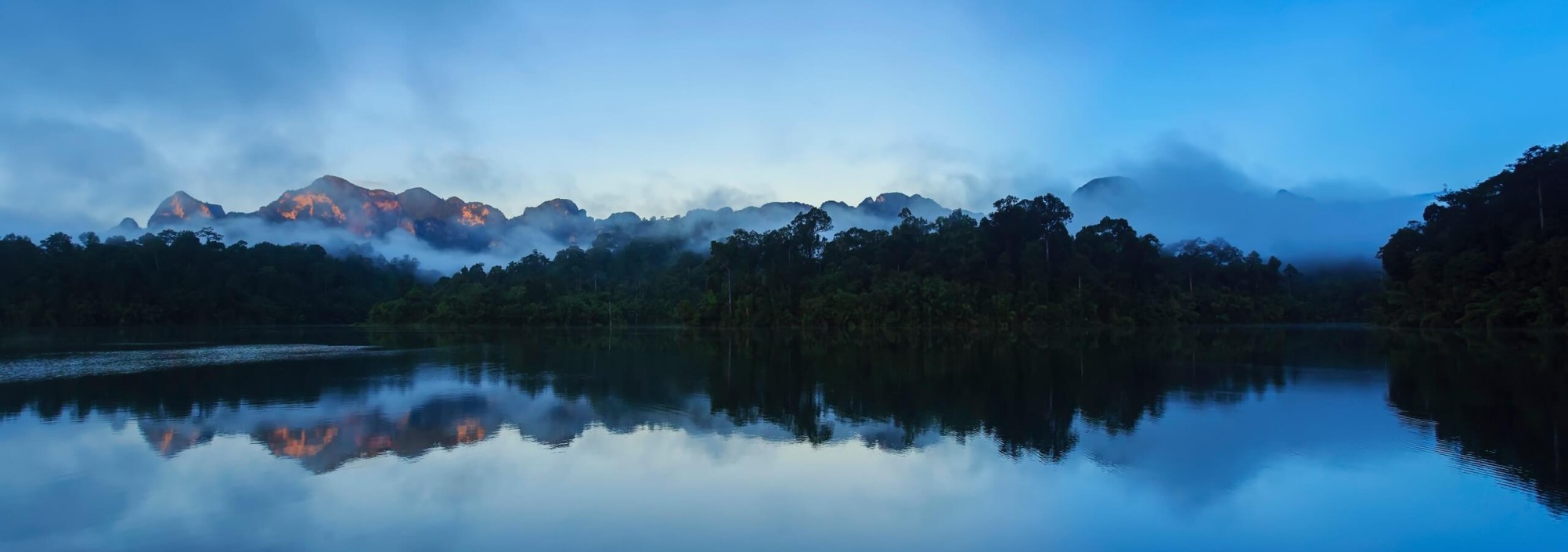 sunrise-cheaw-larn-lake-at-rainforest-camp-thailandtravel