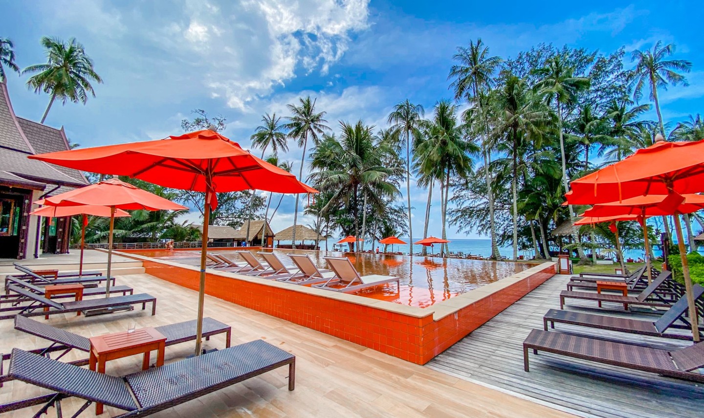 swimming-pool-koh-kood-paradise-beach-thailandtravel