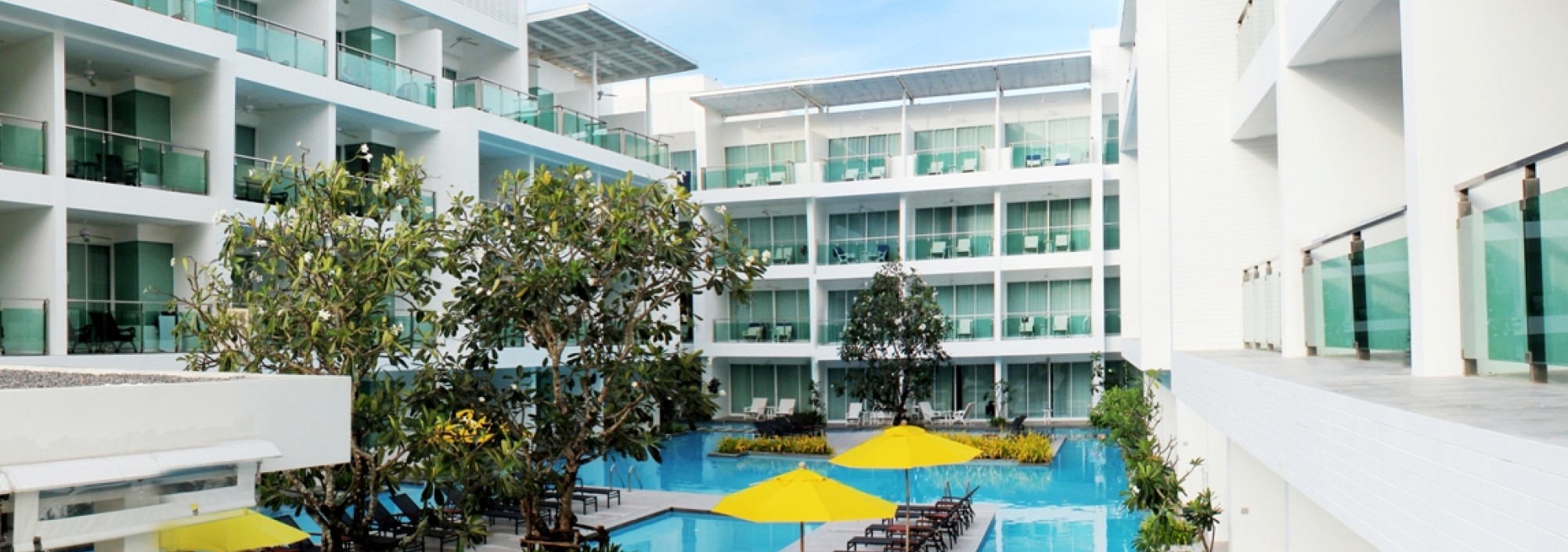 the-old-phuket-serene-wing-building-zwembad-thailandtravel