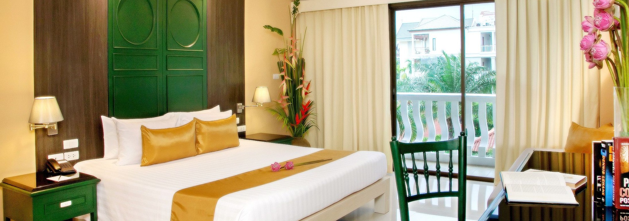the-old-phuket-sino-deluxe-room-double-bed-thailandtravel