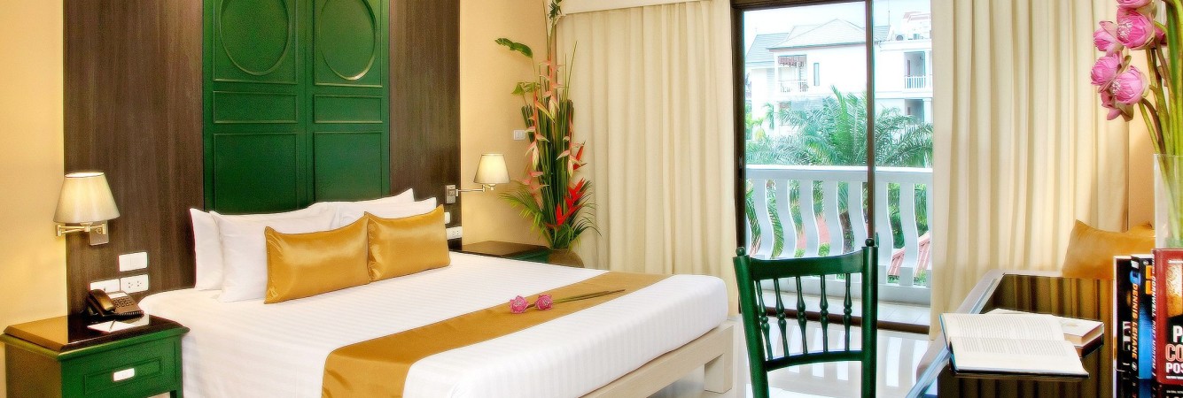 the-old-phuket-sino-deluxe-room-double-bed-thailandtravel
