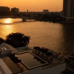 the-standardx-bangkok-phra-arthit-the-pool-avond