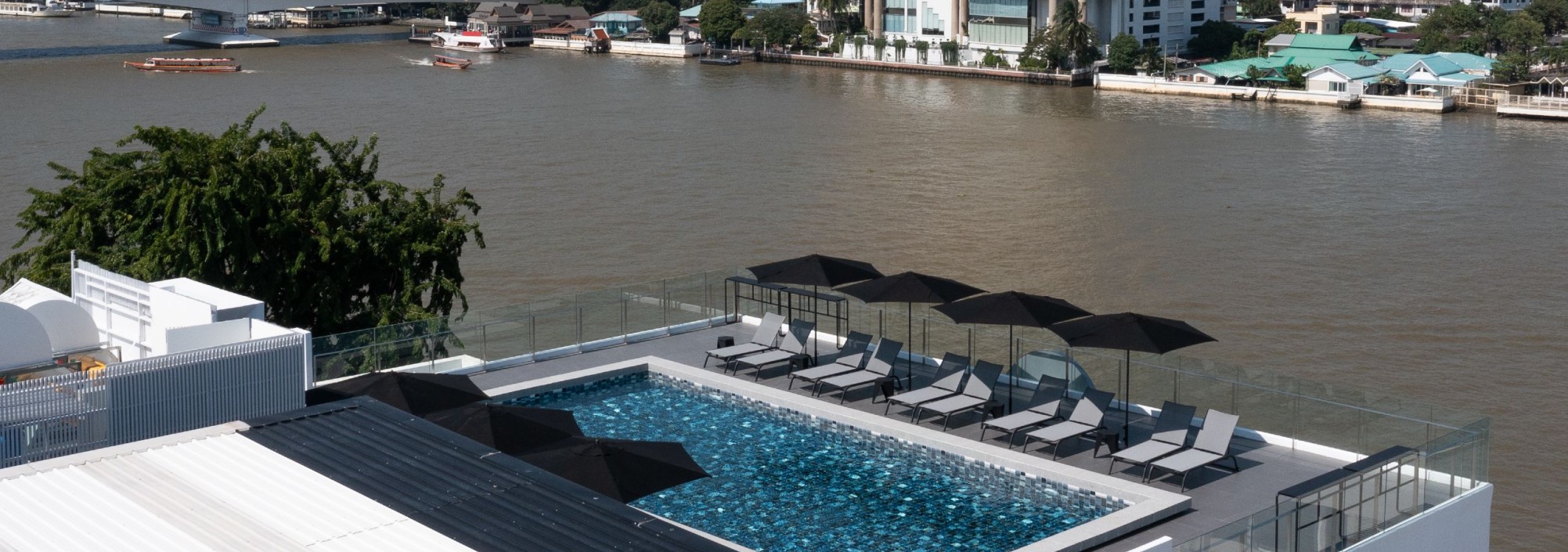 the-standardx-bangkok-phra-arthit-the-pool-zwembad