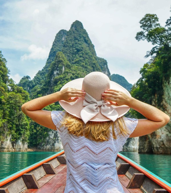 tourist-cheow-larn-lake-khao-sok