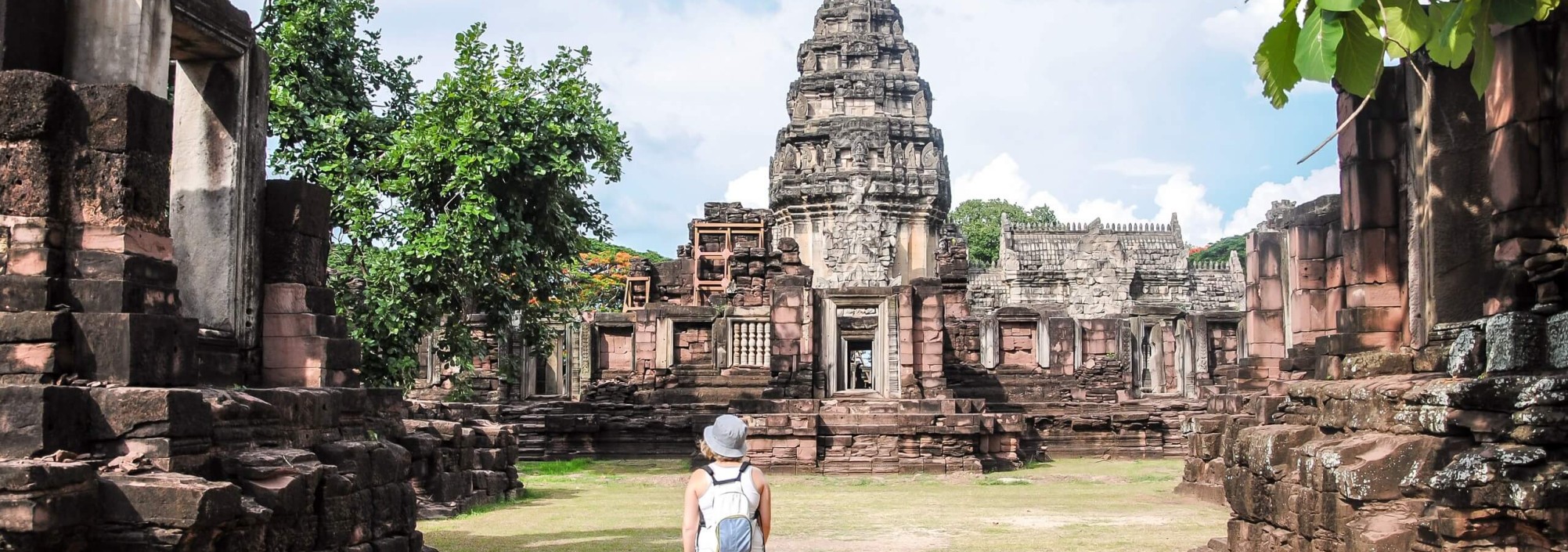 tourist-in-prasat-hin-phimai-oude-tempelcomplex