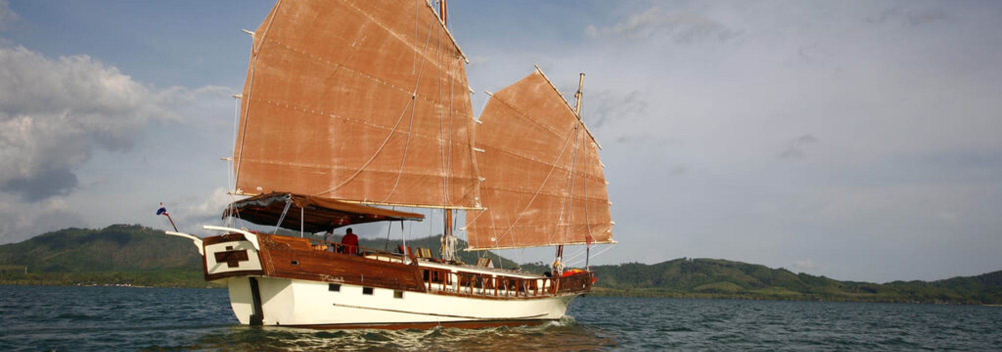 traditionele-boot-phuket-cruise-suwan-macha-thailandtravel-1