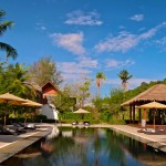 twin-lotus-resort-koh-lanta-garden-pool-ligbedden-thailandtravel