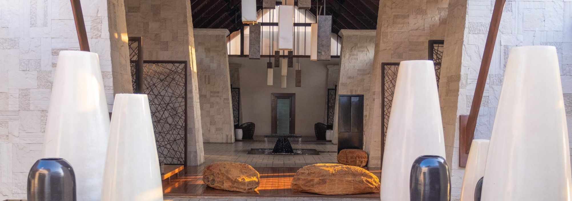 veranda-hhq-lobby-thailandtravel